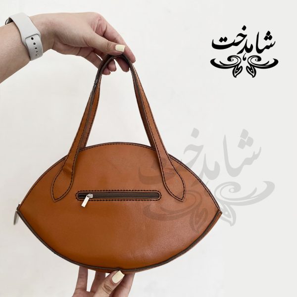 تصویر رو کیف دستی هلالی زنانه رنگ عسلی